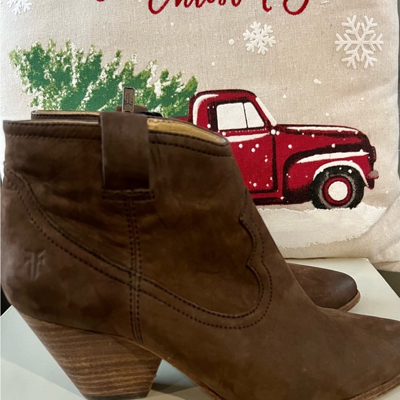NIB Frye Brown Suede Bootie Boots 8 - Picture 6 of 9